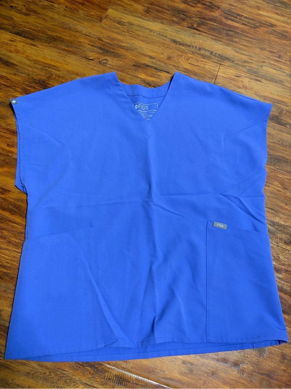 Figs scrub top